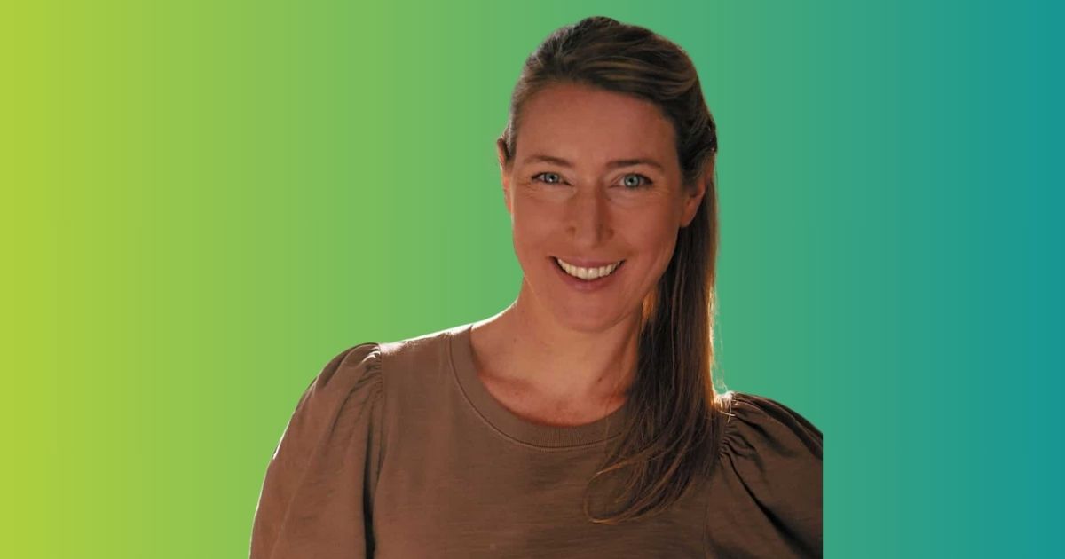 Elizabeth Poett Net Worth