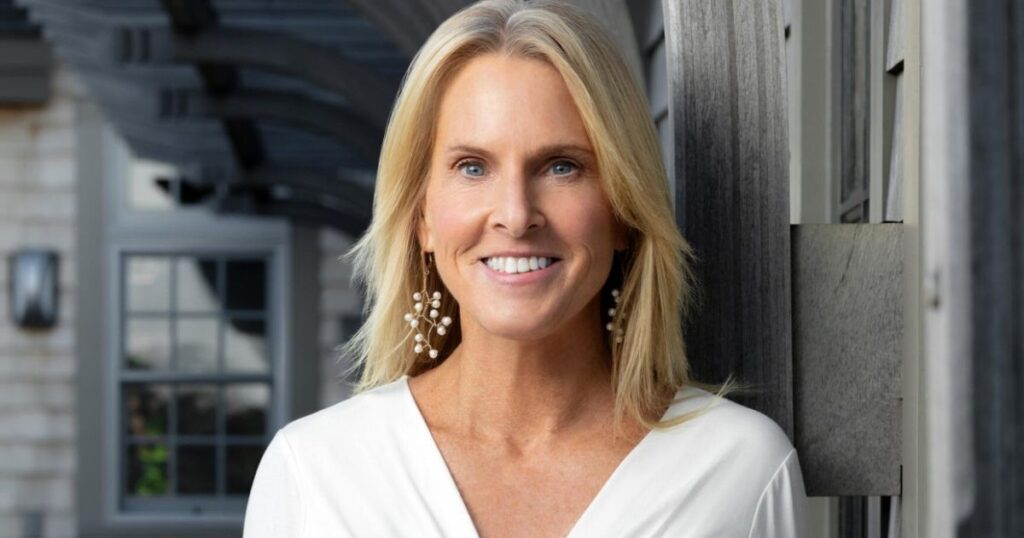 How Much is Elin Hilderbrand Net Worth